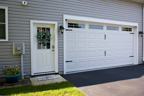 24/7 Emergency Garage Door Panel Replacement experts in Lake Barcroft, VA